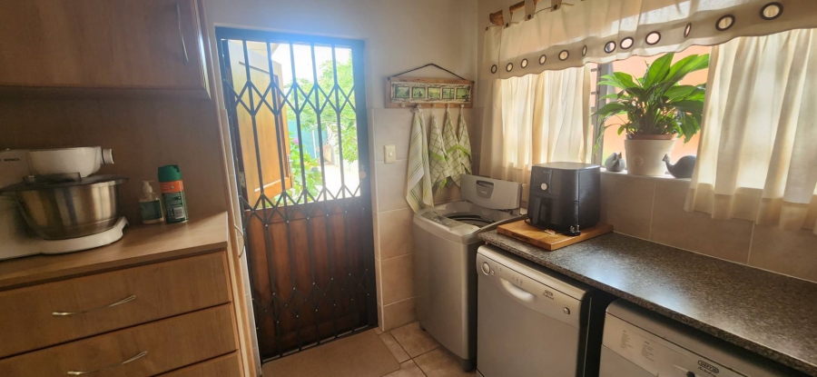 4 Bedroom Property for Sale in Fraaiuitsig Western Cape